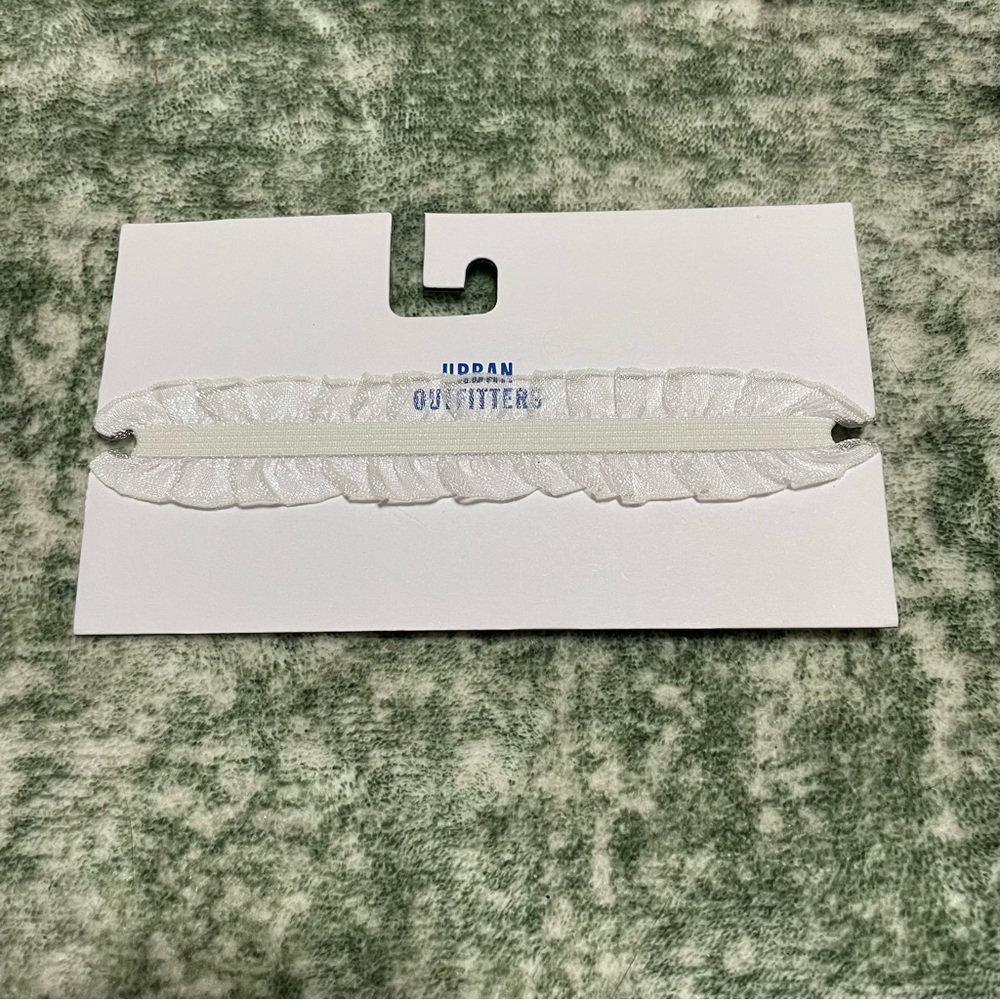 Lace ruffle choker